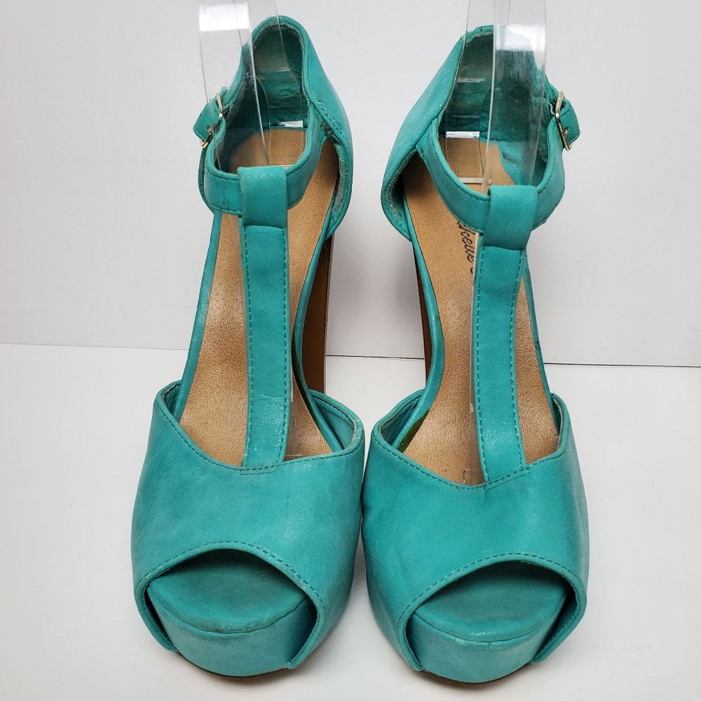 Breckelle's Strappy Heels